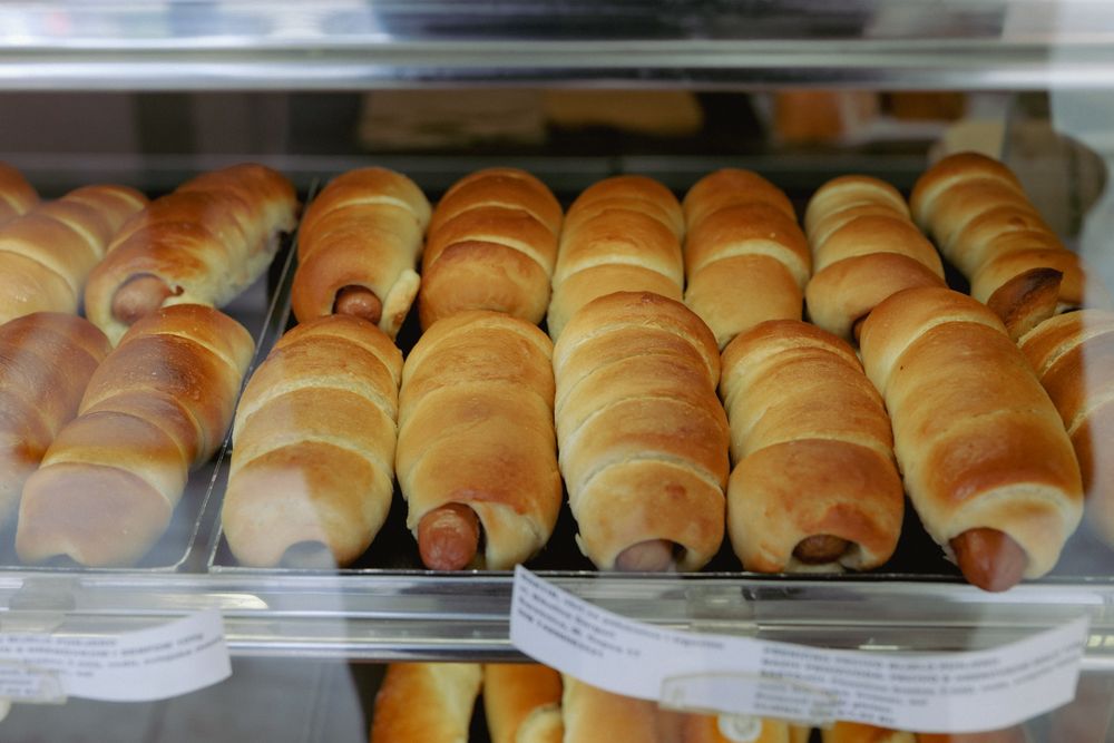 1 Pair Frankfurters with Roll